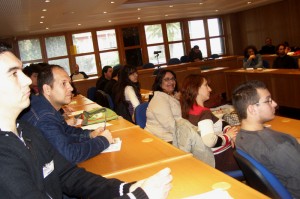 p4110482 ...βρισκόταν και η κ. Καίτη Γιακουμάκη του Βρετανικού Συμβουλίου, με την αδελφή της, Άννα.