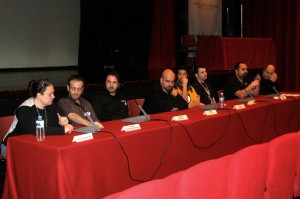 p4110515 13:00 ξεκίνησε το panel των εκδοτικών, στο οποίο συζητήθηκε η παρούσα κατάσταση και το μέλλον των εκδόσεων comics την Ελλάδα, τόσο μεταφρασμένων, όσο και πρωτοτύπων. Ως είθισται όταν στην κουβέντα μπαίνει ο οικονομικός παράγοντας...