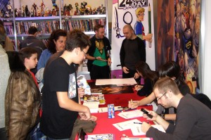 p4120466 ...εκδόσεις Comicworld με μίνι-signing από νωρίς...