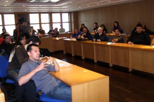 p4120495 ...ο οποίος ανέλυε τη δημιουργία χαρακτήρων και περιβάλλοντος...