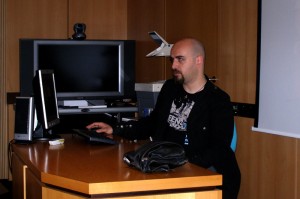 p4120501 Την ίδια ώρα, βρίσκονταν εν εξελίξει οι επιμέρους παρουσιάσεις των εκδοτικών...