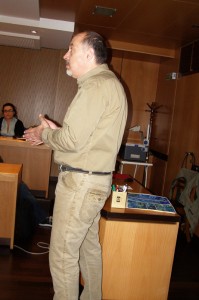 Κάποια στιγμή, μετά τη 13:00, μπόρεσα να κάνω και ένα πέρασμα από το workshop του Γιώργου Μπότσου...