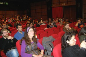 ...με προθυμία σε διάλογο, με αυτούς του δύο πρωτοπόρους του παιδικού τηλεοπτικού προγράμματος. Η γλυκιά αίσθηση της χρονομηχανής ήταν διάχυτη στον αέρα...